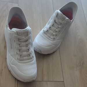 Skechers White Athletic Shoes Size 8.5